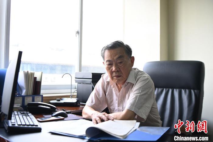 民革四川省委會(huì)原副主委、民革成都市委會(huì)原主委鄧宇民?！“苍?攝