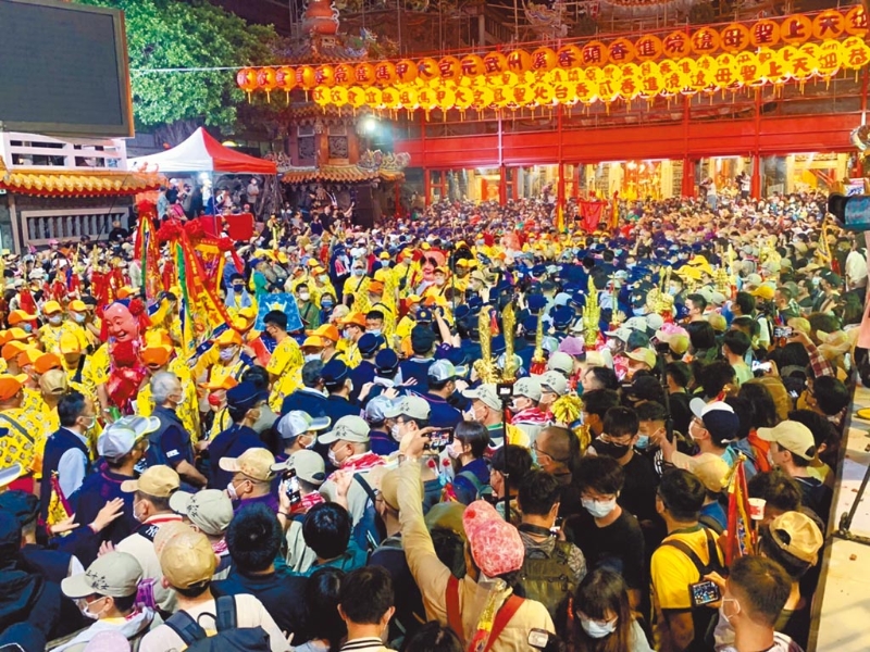 臺(tái)中大甲媽祖繞境進(jìn)香活動(dòng)8日啟幕氣氛熱烈，唯不見(jiàn)綠營(yíng)人物身影。圖片來(lái)源于臺(tái)媒.jpeg