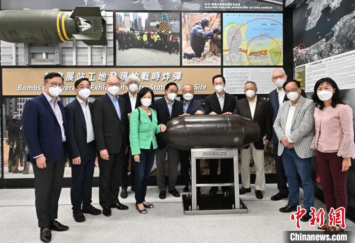 香港特區(qū)行政會議非官守議員參觀即將啟用的港鐵會展站?！∠愀厶貐^(qū)政府新聞處 攝