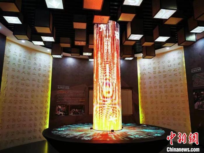 圖為貴州水族文化博物館水書(shū)展示區(qū)?！≠F州水族文化博物館供圖