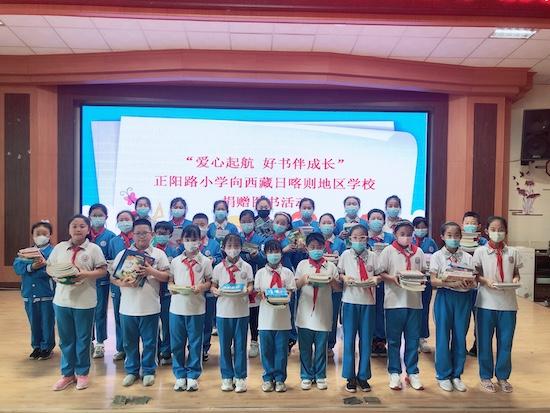 青島市城陽(yáng)區(qū)正陽(yáng)路小學(xué)開展“愛(ài)心起航 好書伴成長(zhǎng)”獻(xiàn)愛(ài)心活動(dòng)