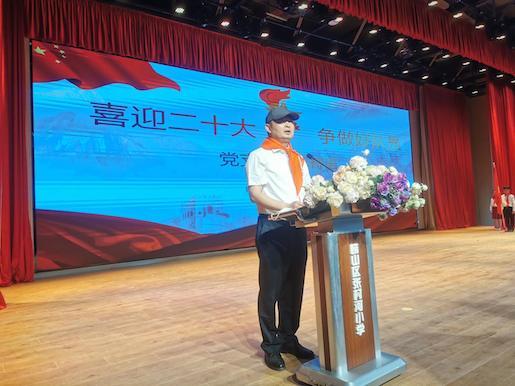 青島市嶗山區(qū)張村河小學舉行2022年首批新隊員入隊儀式