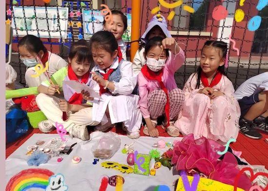 青島市城陽(yáng)區(qū)夏莊街道夏莊小學(xué)開(kāi)展童心沐黨恩系列慶祝活動(dòng)