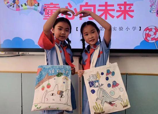青島市城陽(yáng)區(qū)夏莊街道夏莊小學(xué)開(kāi)展童心沐黨恩系列慶?；顒?dòng)