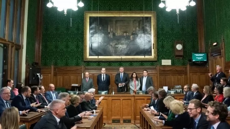 英國保守黨對首相約翰遜的不信任投票，結(jié)果是211票支持首相，148票反對。（圖源：英國PA Media）