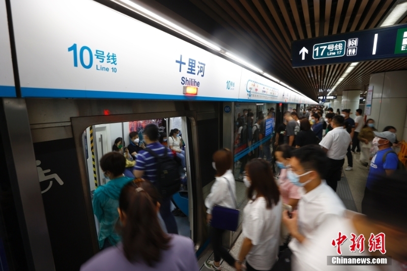 北京朝陽(yáng)、豐臺(tái)除部分封管控區(qū)外恢復(fù)公共交通運(yùn)營(yíng)服務(wù)