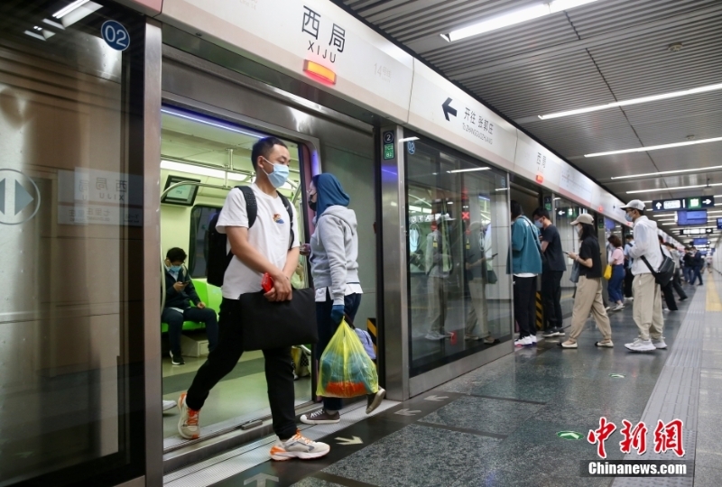 北京朝陽(yáng)、豐臺(tái)除部分封管控區(qū)外恢復(fù)公共交通運(yùn)營(yíng)服務(wù)