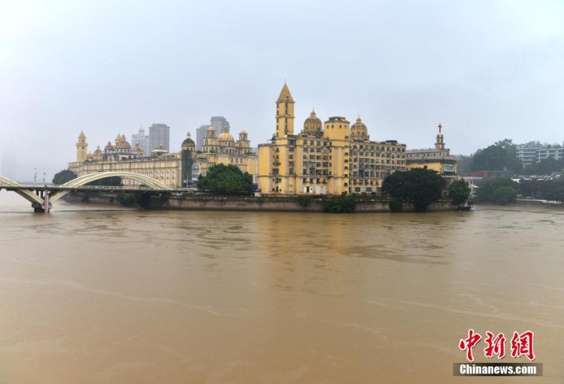 福州：持續(xù)性強降雨導(dǎo)致閩江水位上漲