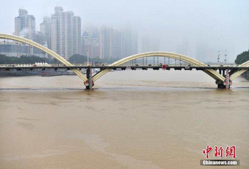 福州：持續(xù)性強降雨導(dǎo)致閩江水位上漲