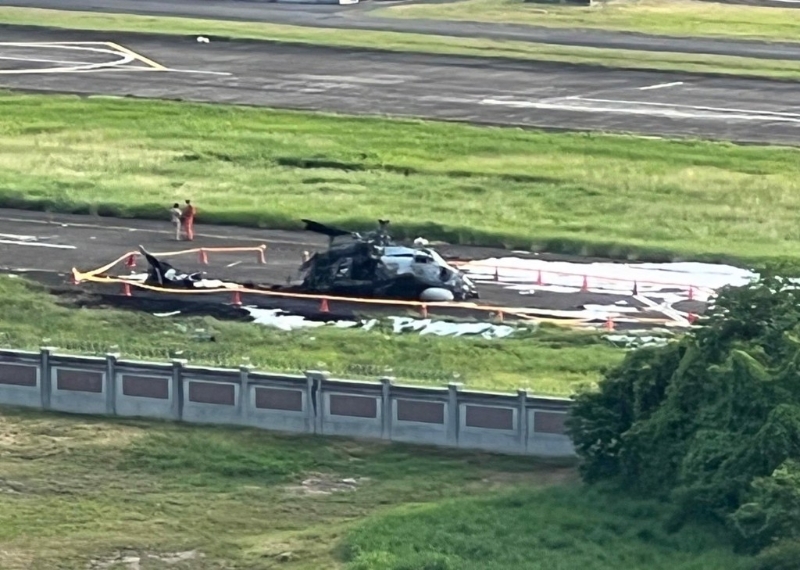 S-70C 反潛直升機在基地內(nèi)重落地。（讀者提供）