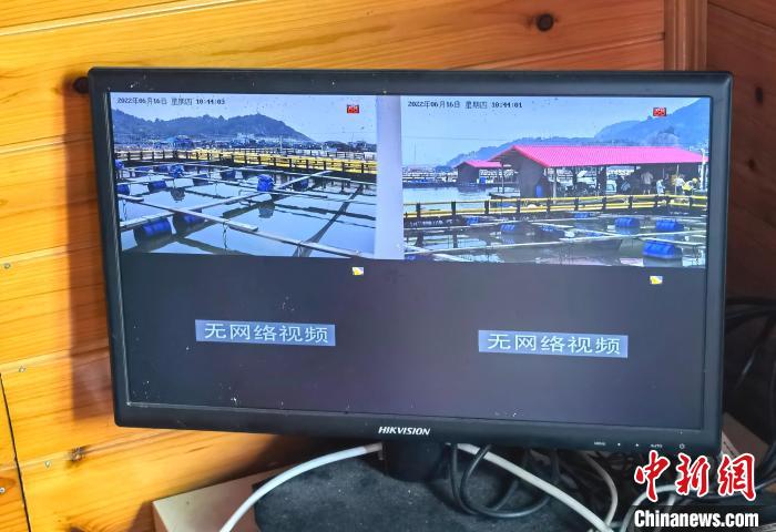 在監(jiān)控室就可足不出戶縱覽漁排。　吳允杰 攝