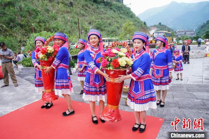 廣西布努瑤祭祀始祖密洛陀樂(lè)舞祈福展示民族風(fēng)情