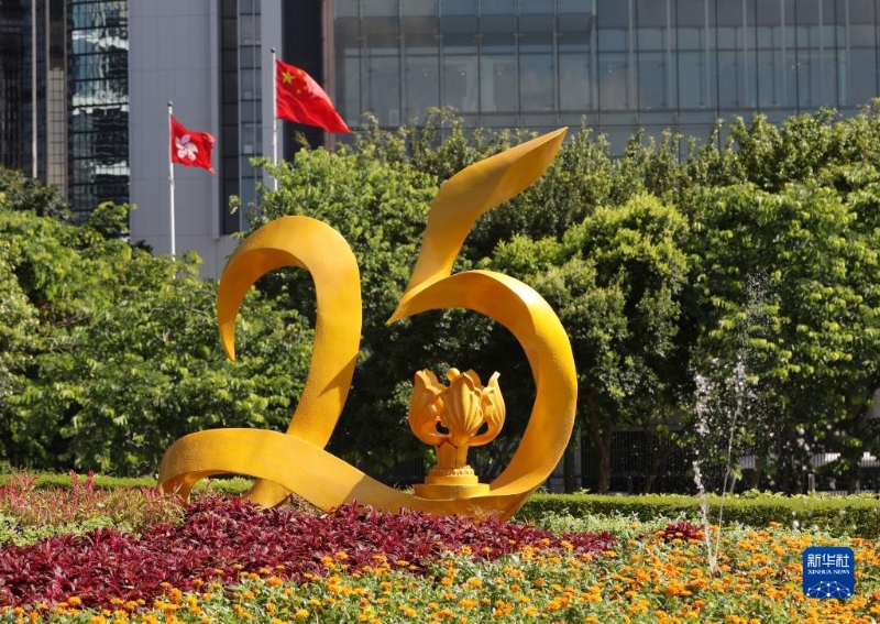 6月28日在香港街頭拍攝的慶祝香港回歸祖國(guó)25周年街景。新華社記者 李鋼 攝
