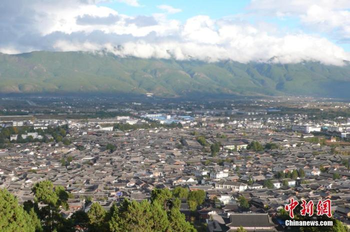 麗江古城遠(yuǎn)景。程惠敏 攝 圖片來源：CTPphoto