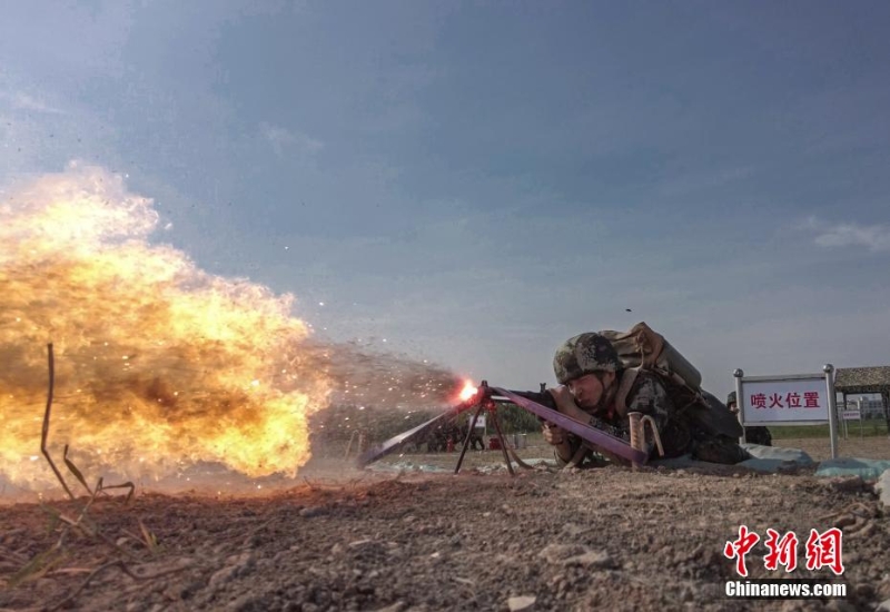 40℃高溫 武警上?？傟?duì)“三實(shí)”訓(xùn)練戰(zhàn)味十足