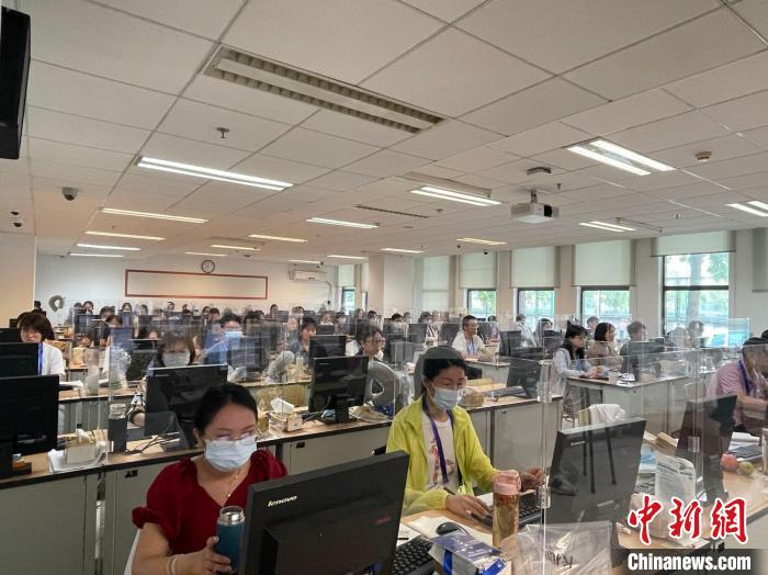 浙江2022年高考評(píng)卷現(xiàn)場(chǎng)?！⊥τ?攝