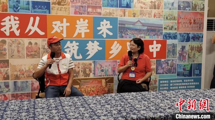 圖為周文考(左)和社造員王嘉麟(右)進(jìn)行“筑夢(mèng)”分享，　葉藝琳 攝