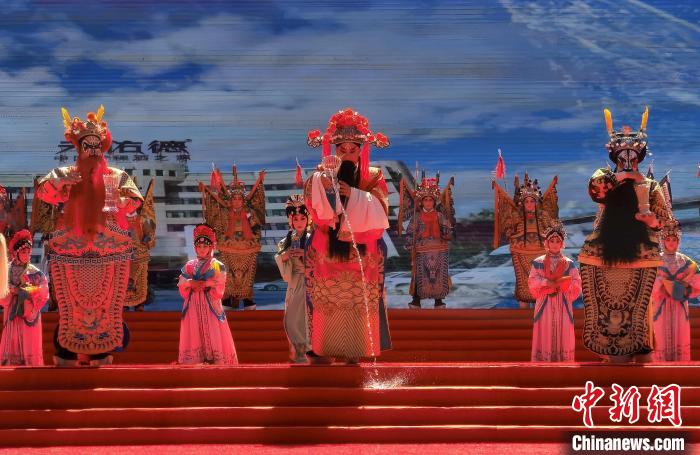 圖為開幕式引子《秦韻酒香》?！∑钤鲚?攝