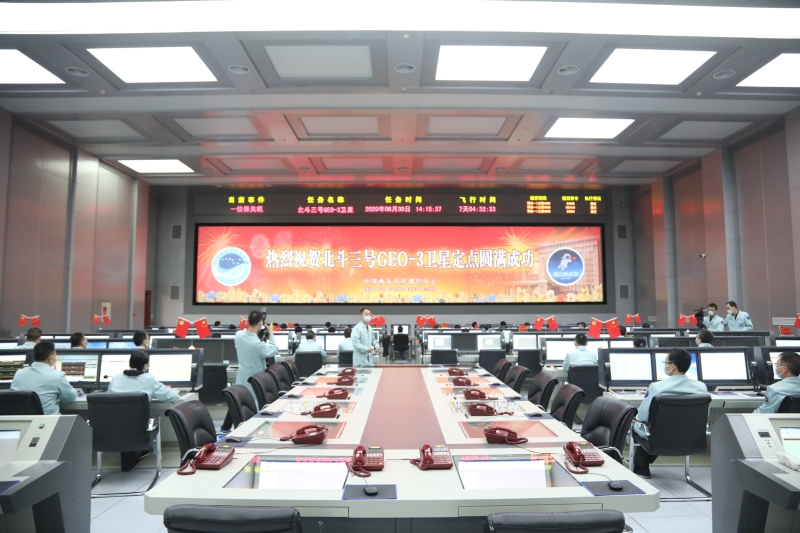 2020年6月30日，北斗三號最后一顆全球組網(wǎng)衛(wèi)星暨第55顆北斗導航衛(wèi)星成功定點在東經(jīng)110.5°工作軌位，標志中國北斗衛(wèi)星導航系統(tǒng)向全球組網(wǎng)完成邁出重要一步。（圖源：中新社）