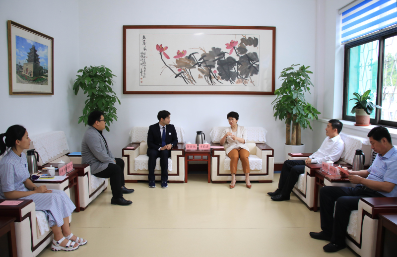 聊城市委書記李長萍會(huì)見兩岸青年代表許晉銘、  周宏宇、許昕月