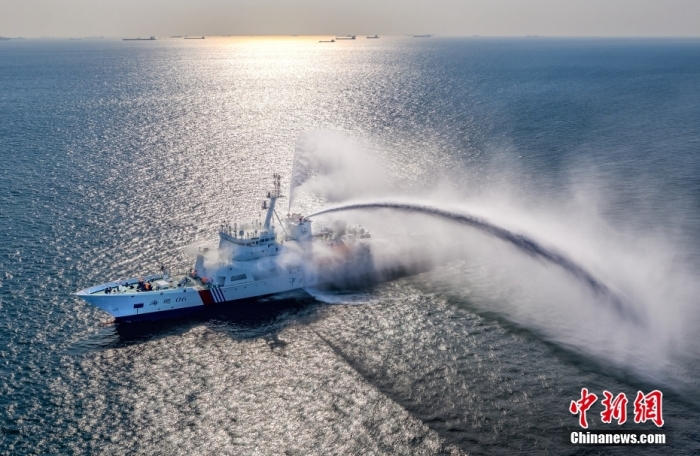 資料圖為海事巡航救助船“海巡06”輪。（無(wú)人機(jī)照片） 中新社發(fā) 福建海事局 供圖.jpg