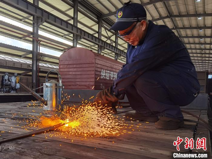 鐵路貨車檢修庫里的“火槍手”：不懼“烤”驗(yàn)！