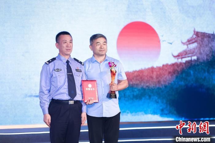 2021年度慈孝人物頒獎(jiǎng)盛典現(xiàn)場(chǎng)?！　≈鬓k方供圖