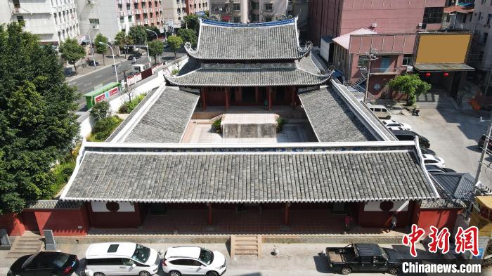 閩清文廟始建宋景德四年(公元1007年)，占地面積6201平方米，在福州“十邑”縣級文廟中規(guī)模最大?！∈Y祖德 攝