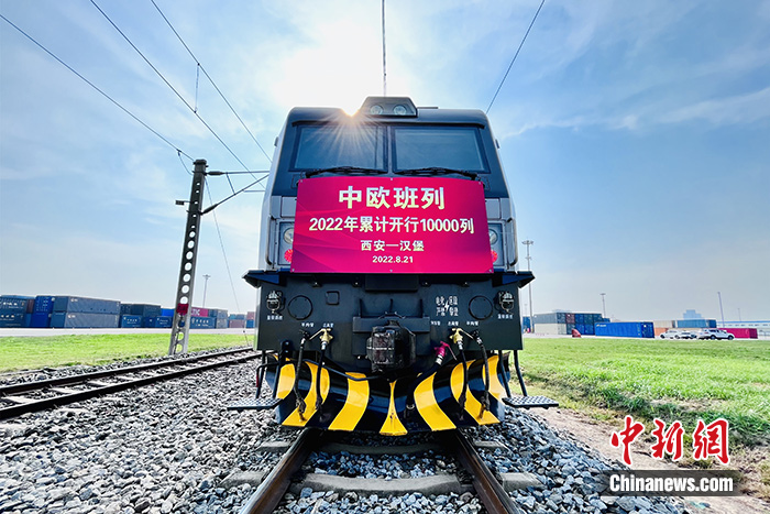 圖為列車整裝待發(fā)。 <a target='_blank' href='/'>中新社</a>發(fā) 黃鑫 攝