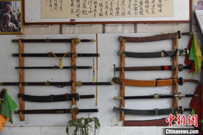王二兵仿制的古兵器成品?！「哒挤?攝