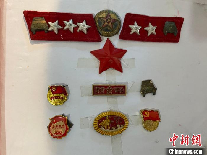 八旬“寶藏”老黨員鮑榮昌：家里有個(gè)“紅色黨史館”