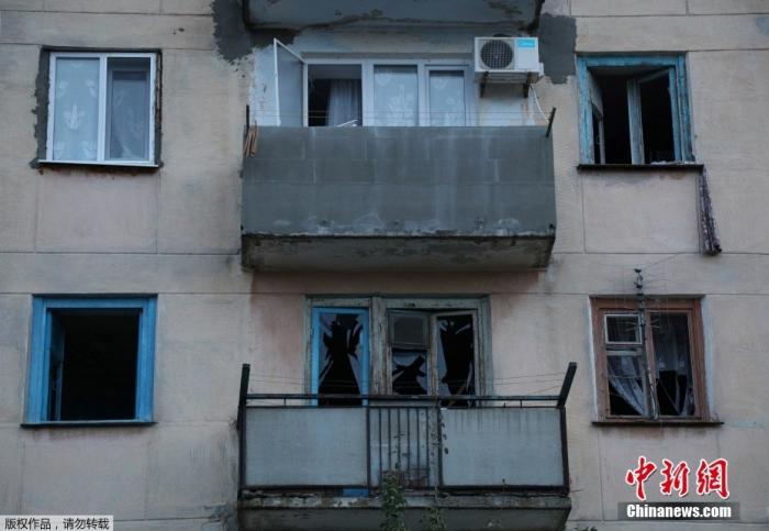 當?shù)貢r間8月9日，克里米亞新費多羅夫卡地區(qū)一處空軍基地彈藥儲存區(qū)爆炸，附近居民樓窗戶碎裂。