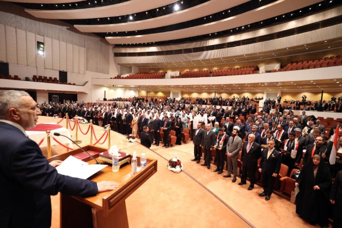 1月9日，議員在伊拉克首都巴格達(dá)出席新一屆國(guó)民議會(huì)首次會(huì)議。新華社發(fā)(伊拉克國(guó)民議會(huì)供圖)