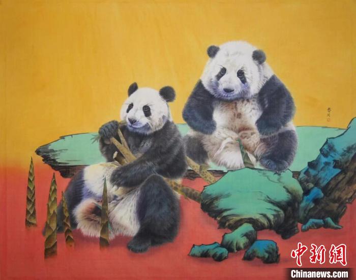 四川黃埔后代姚霽月展出畫作《熊貓圖》?！∷拇ㄊ↑S埔軍校同學(xué)會供圖