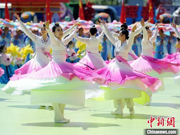 延邊朝鮮族自治州成立70周年慶祝大會節(jié)目表演。　劉棟 攝