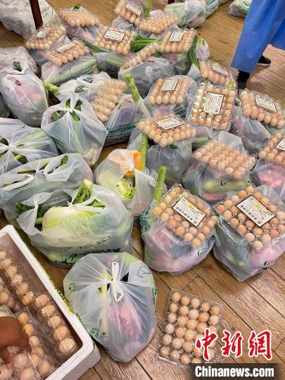 西藏格拉丹東超市疫情期間全力保障市場供應?！∥鞑馗窭|商貿(mào)有限公司 供圖