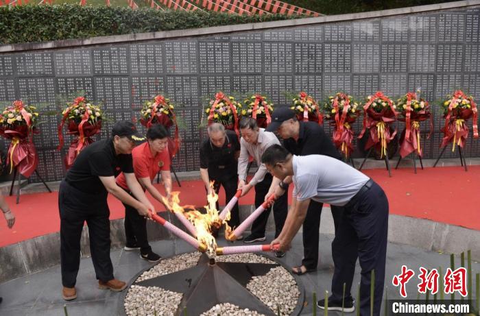 點亮長明火?！＄娦?攝