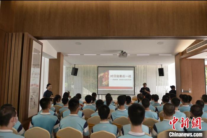 “閩海歷史講堂”，抗戰(zhàn)志士后人陳魯生開講《抗日戰(zhàn)爭中對日寇最后一戰(zhàn)》?！＄娦?攝