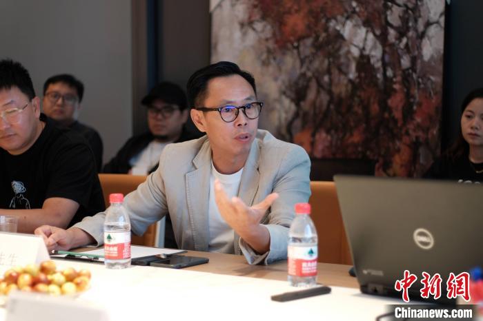 圖為陳維思在工作中?！∈茉L者供圖