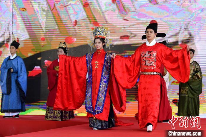 2022閩臺(tái)匠人匠心交流活動(dòng)在福州舉行。　呂明 攝
