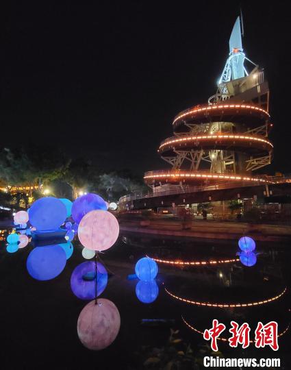 香港特區(qū)政府康樂及文化事務(wù)署將于7日至12日舉辦中秋彩燈展?！≌侣劸W(wǎng) 攝