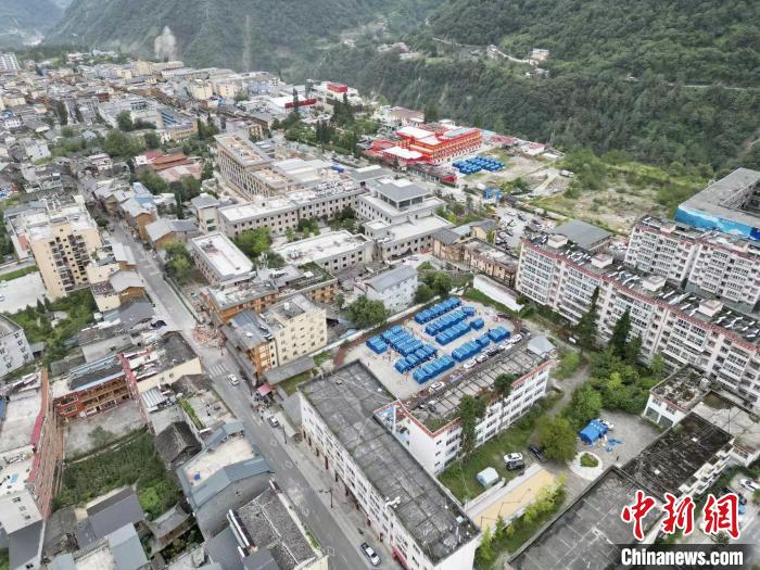 航拍瀘定地震震中?！埨?攝