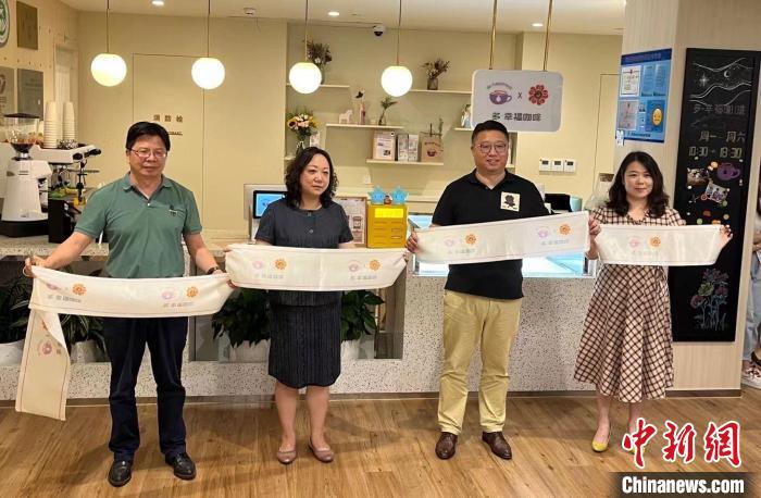 慈善需要商業(yè)化、市場化，光靠社會“愛心”難以解決自閉癥患者自我造血的根本問題?！§o安區(qū)新聞辦供圖