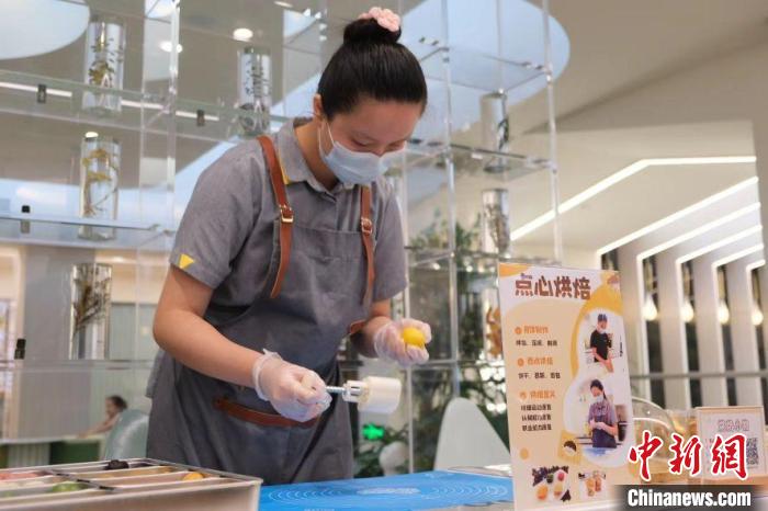 “星星的孩子”開啟自食其力的生活?！§o安區(qū)新聞辦供圖