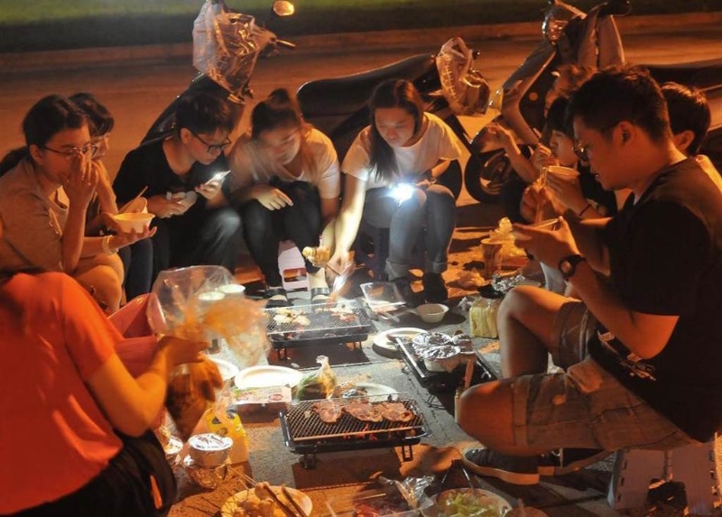 　　資料圖：臺北市青年在中秋節(jié)烤肉。圖片來源：臺灣“中時新聞網(wǎng)”