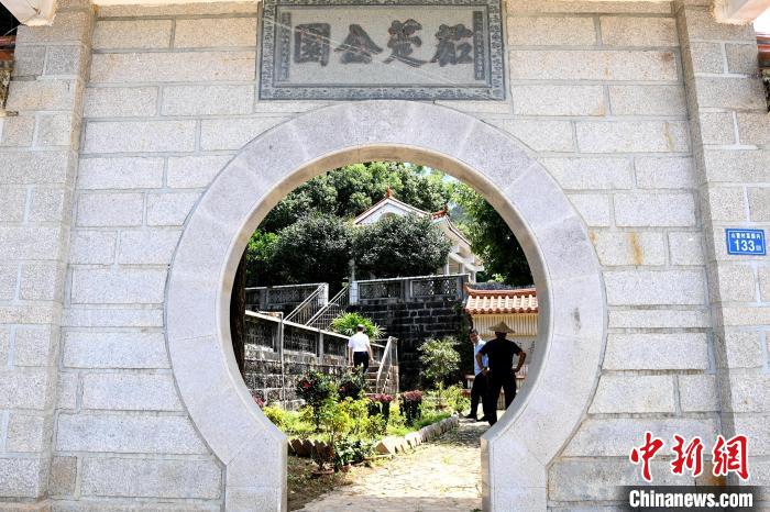 臺(tái)灣薛氏宗親捐建的“茄萣公園”?！埥鸫?攝