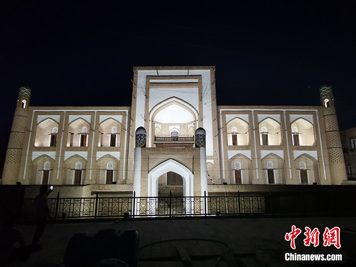 圖為修復(fù)后的經(jīng)學(xué)院夜間景觀。許言 供圖