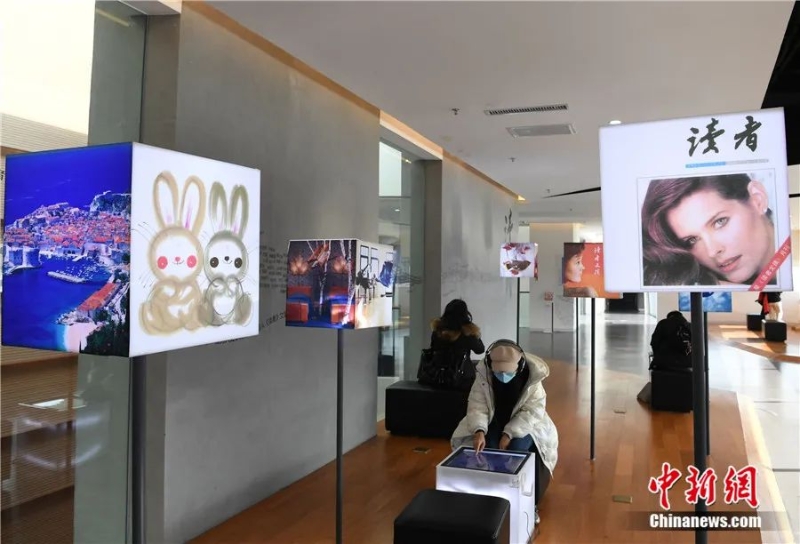 蘭州城市規(guī)劃展覽館《讀者》休閑視聽驛站吸引民眾體驗(yàn)。楊艷敏 攝