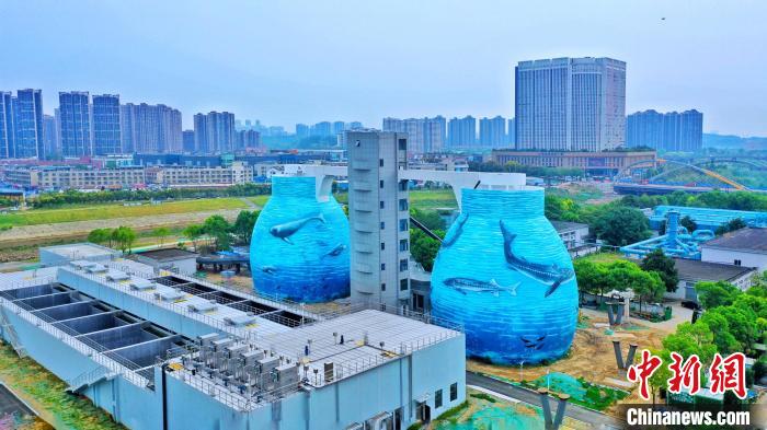 宜昌污水處理廠變身環(huán)保公園?！≈苄橇?攝