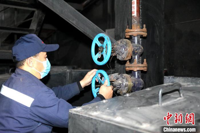 9月18日，漠河市正式開啟8個(gè)月超長(zhǎng)供暖期?！∩厶炖?攝